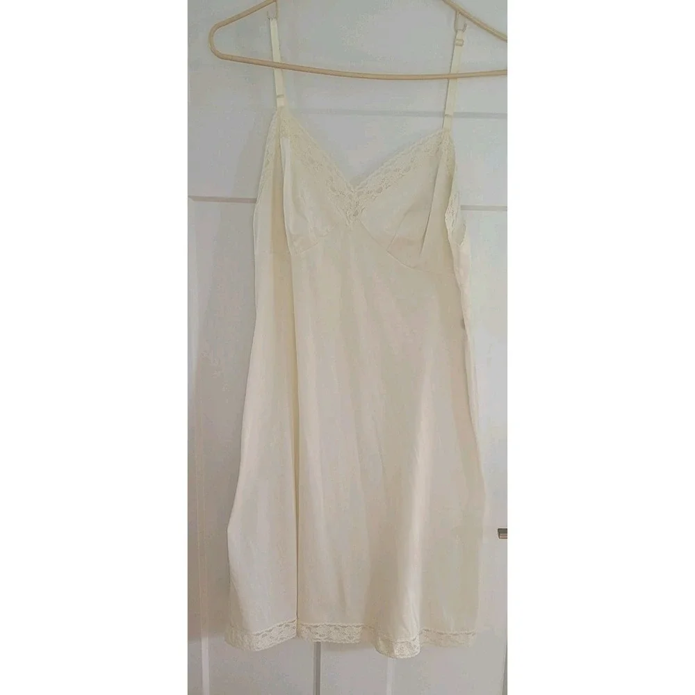 Vtg Vanity‎ Fair Nightgown Womens 38 Off White Lace Trim Slip Dress USA Made
